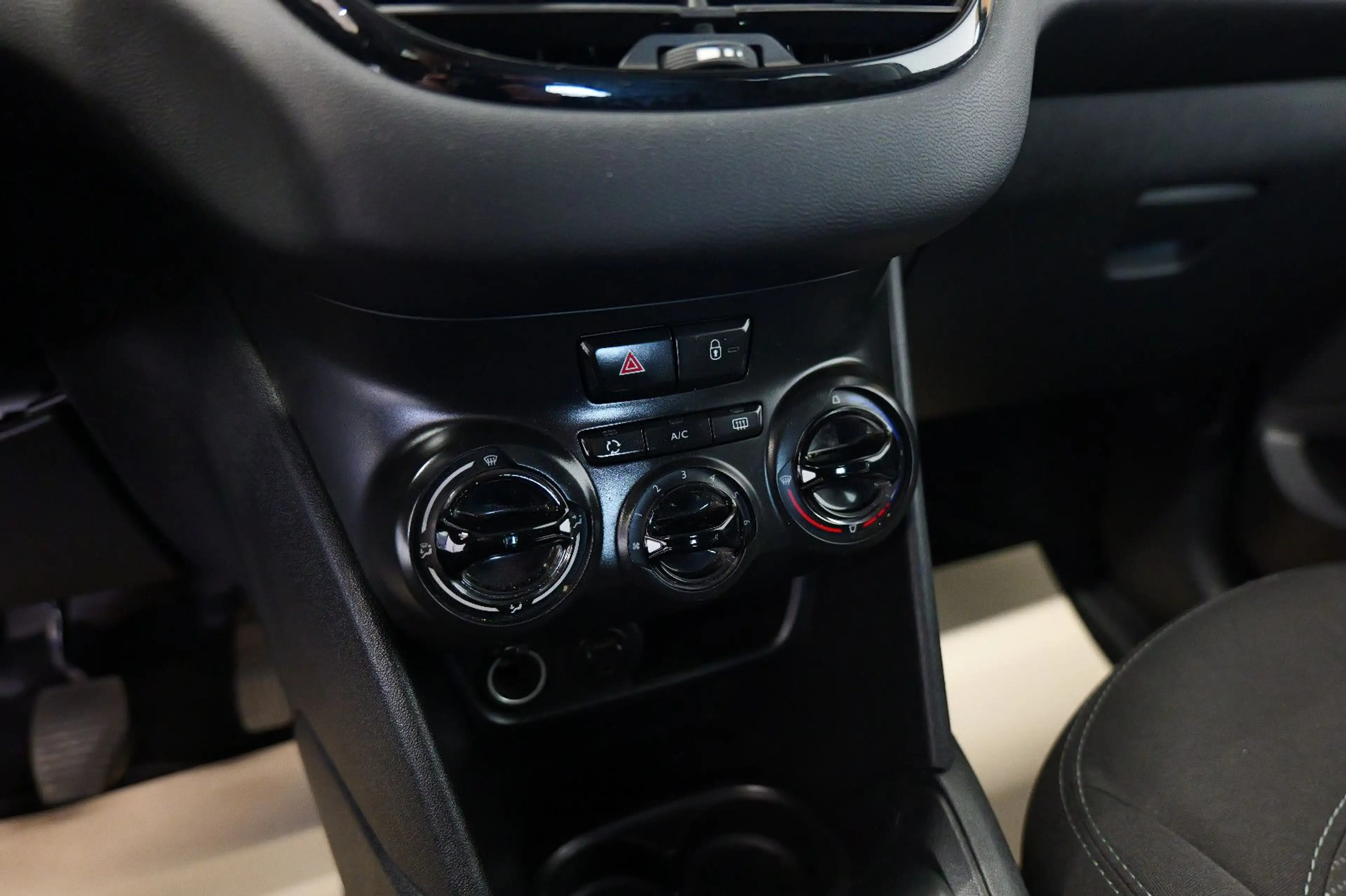 Peugeot 208 1.2 PureTech Access TEMP/KLIMA/ZV+TÜV 07.27 — photo 13