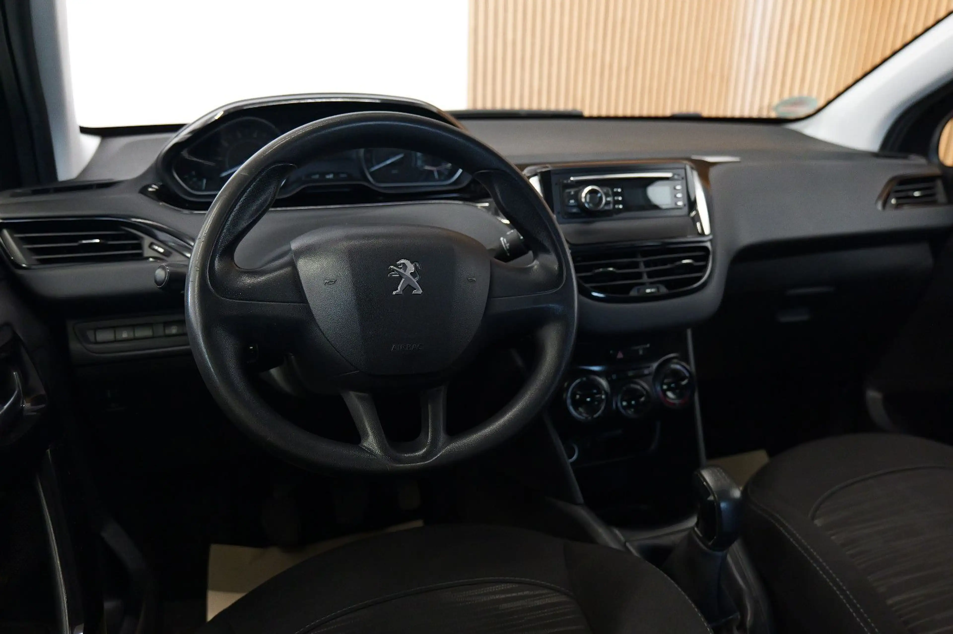Peugeot 208 1.2 PureTech Access TEMP/KLIMA/ZV+TÜV 07.27 — photo 9