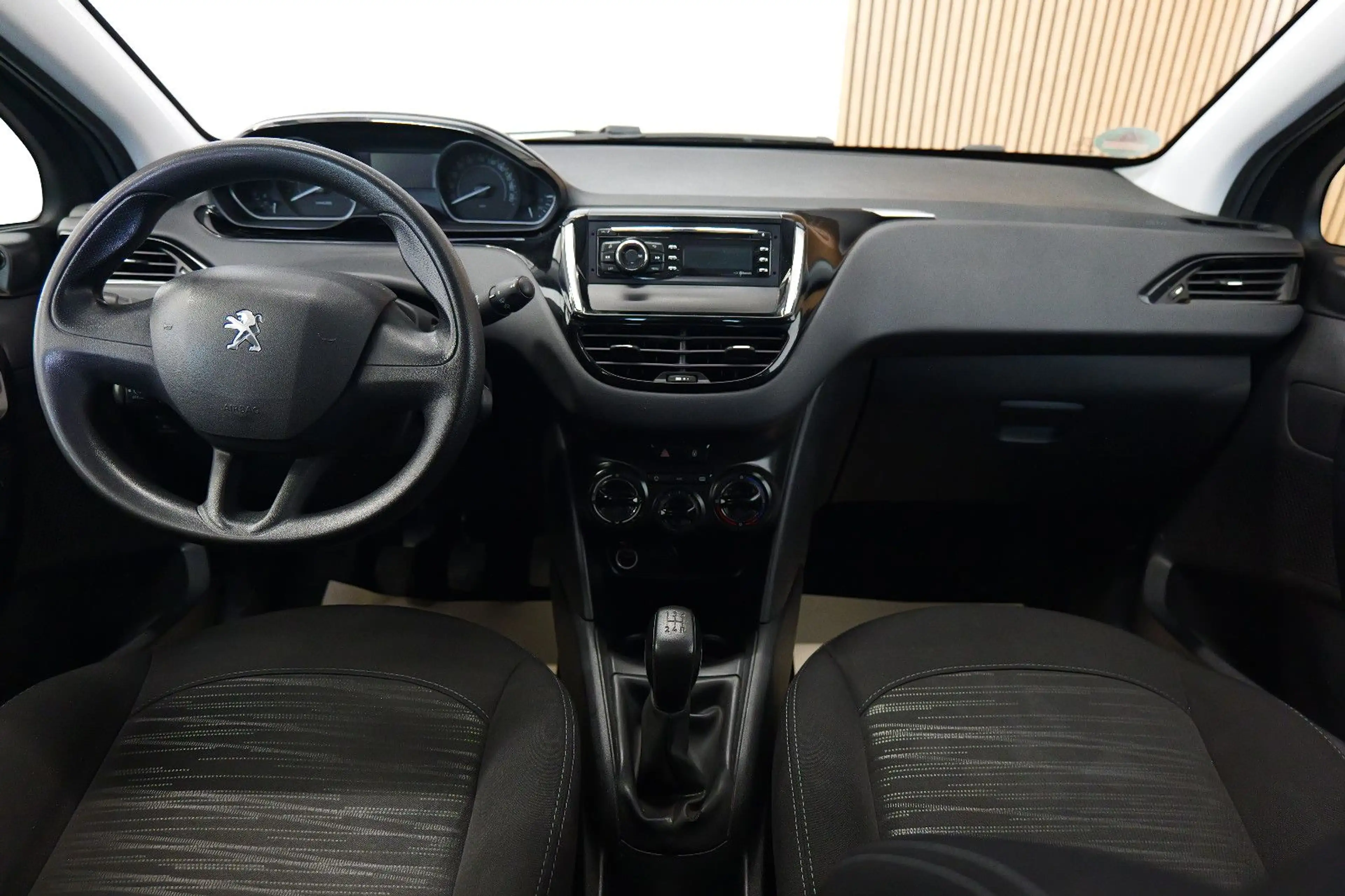 Peugeot 208 1.2 PureTech Access TEMP/KLIMA/ZV+TÜV 07.27 — photo 11