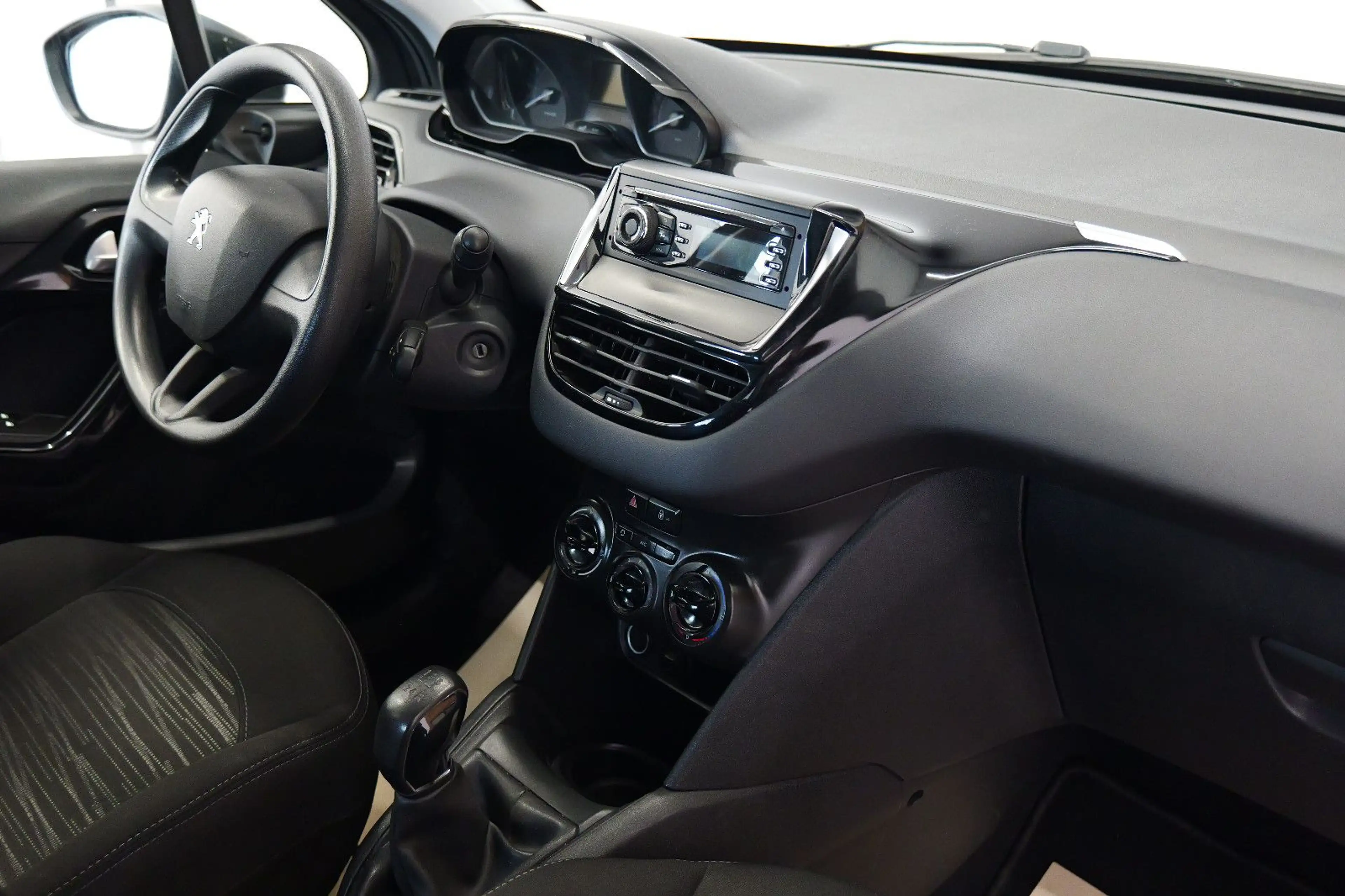 Peugeot 208 1.2 PureTech Access TEMP/KLIMA/ZV+TÜV 07.27 — photo 15