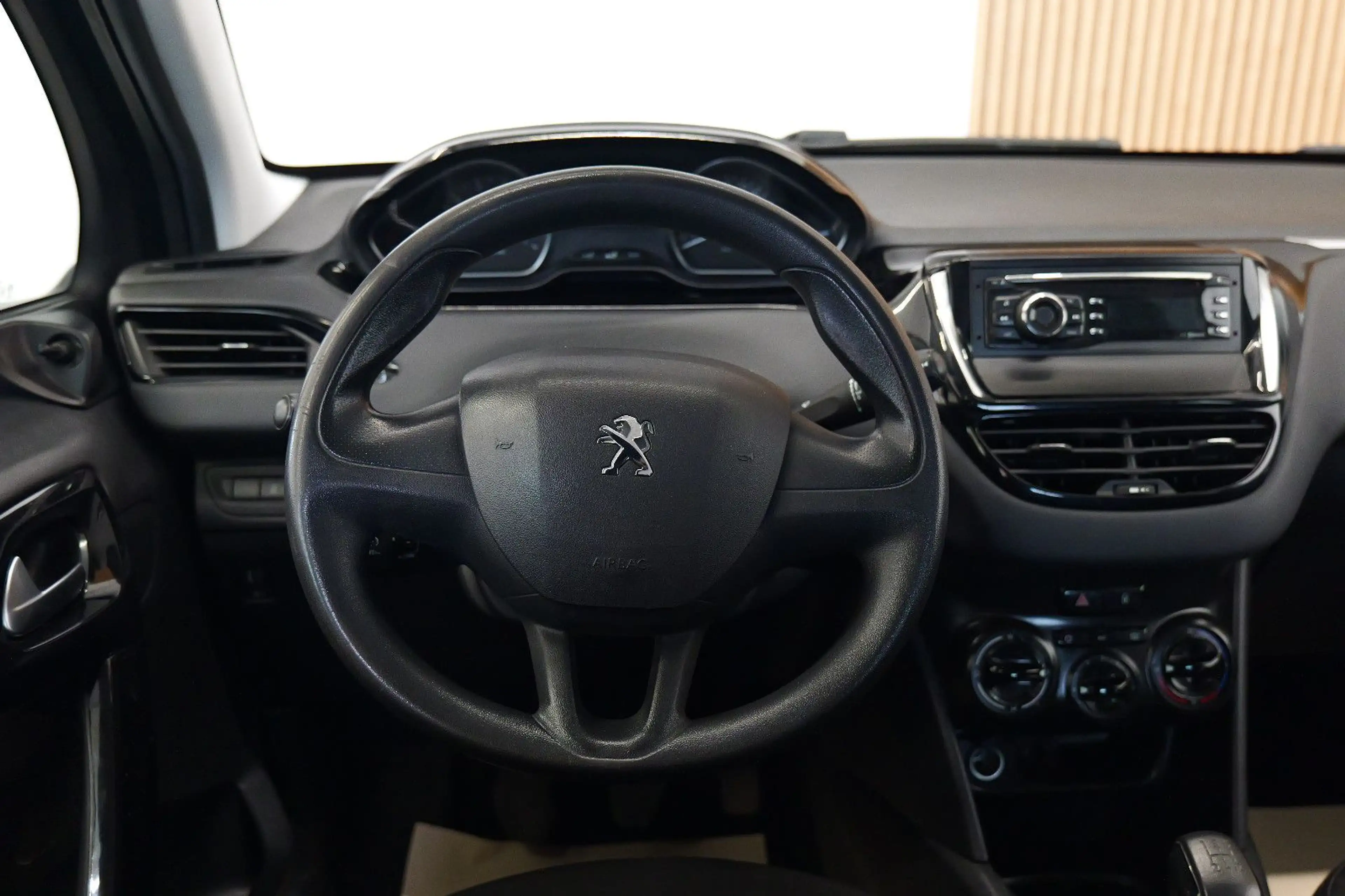 Peugeot 208 1.2 PureTech Access TEMP/KLIMA/ZV+TÜV 07.27 — photo 10