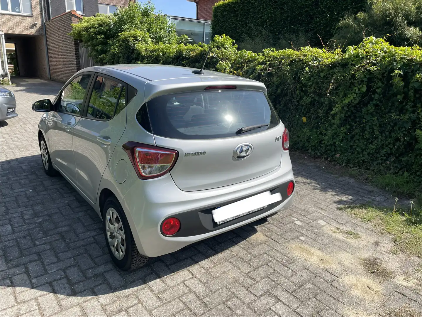 Hyundai i10 1.0i Fun Gris - 2