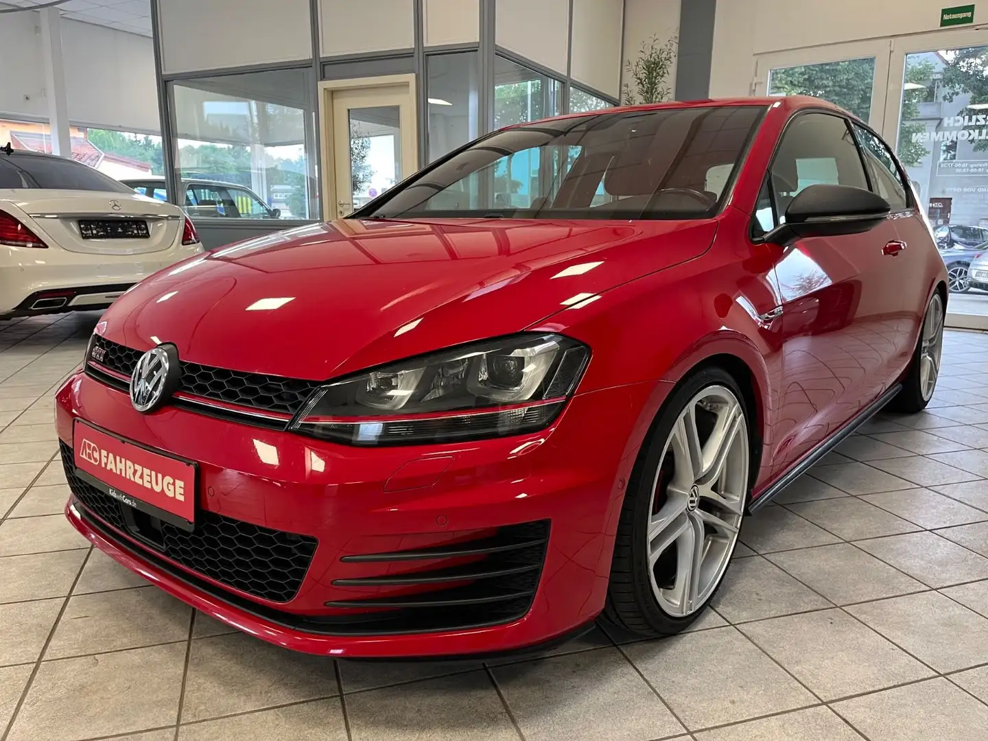 Volkswagen Golf VII GTI Bi-Xenon / ACC / Scheckheft /HU NEU Rot - 2