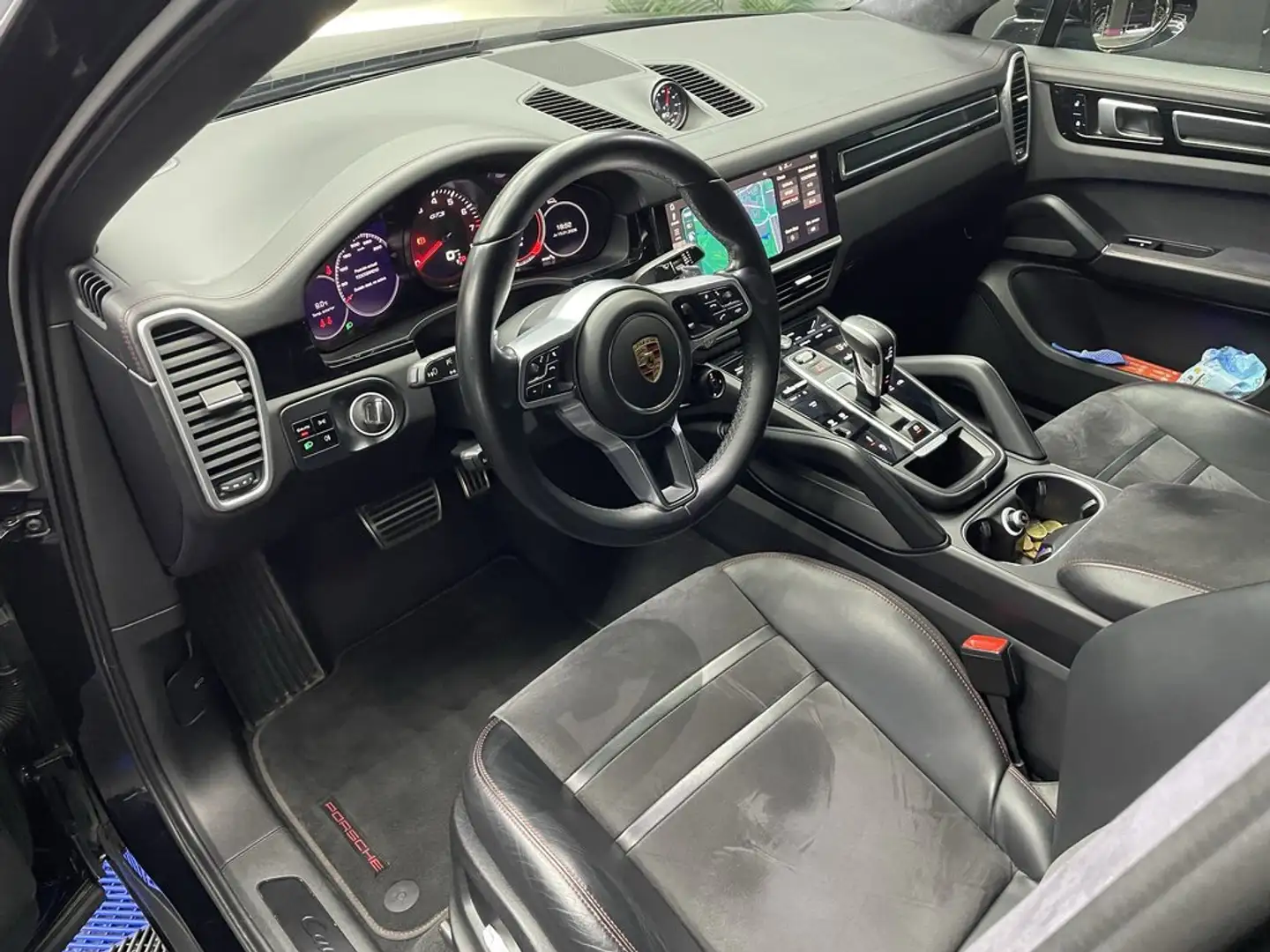 Porsche Cayenne Coupé GTS Schwarz - 2