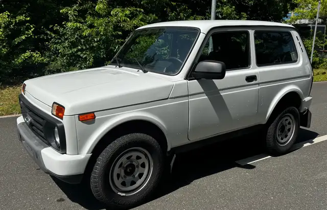 Lada Niva EURO 6 1.Hand TÜV NEU