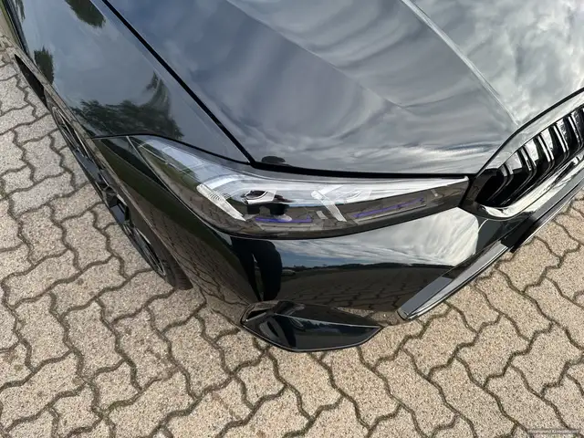 BMW 3 Series view 9