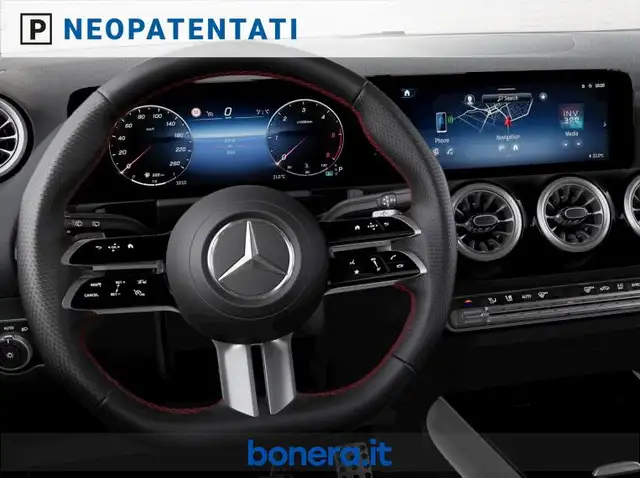 Mercedes-Benz B Class view 5