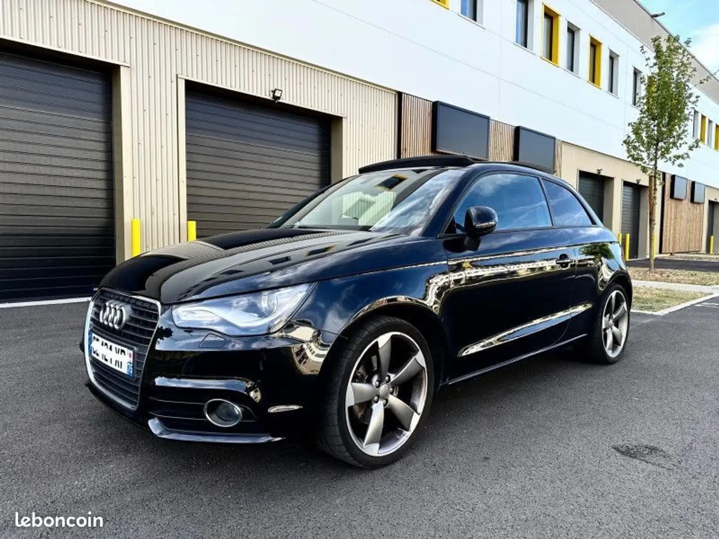 Audi A1 1.6 TDI 105CH S LINE 1ÈRE MAIN Noir - 1