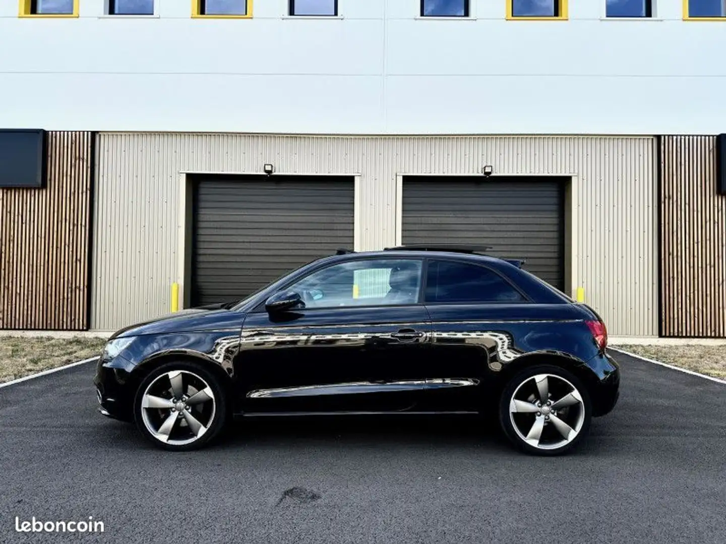 Audi A1 1.6 TDI 105CH S LINE 1ÈRE MAIN Noir - 2