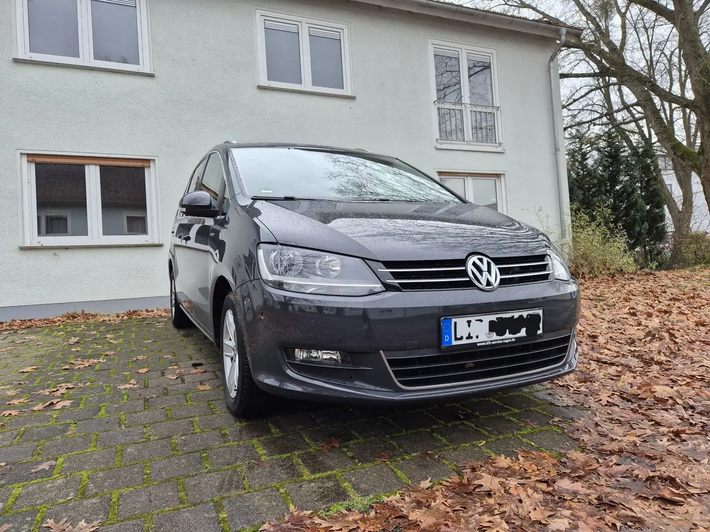 Volkswagen Sharan 2.0 TDI 4Motion Blue Motion Life Grau - 1