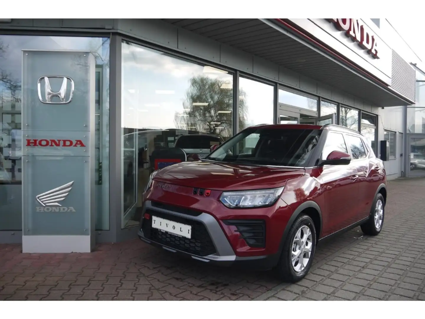 SsangYong Tivoli Bliss 1.5 T-GDI EU6d Bliss 4x2 Navi Apple CarPlay Красный - 1
