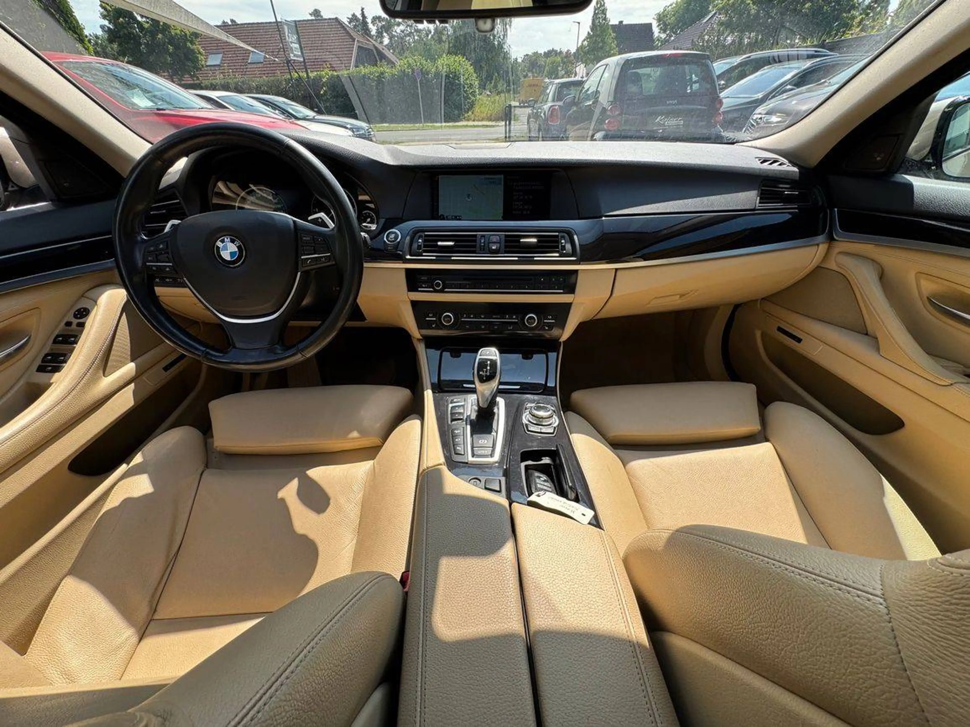 BMW 535 d xDrive-Top Extras-Historie-außergewöhnliche Ausstattung — photo 6