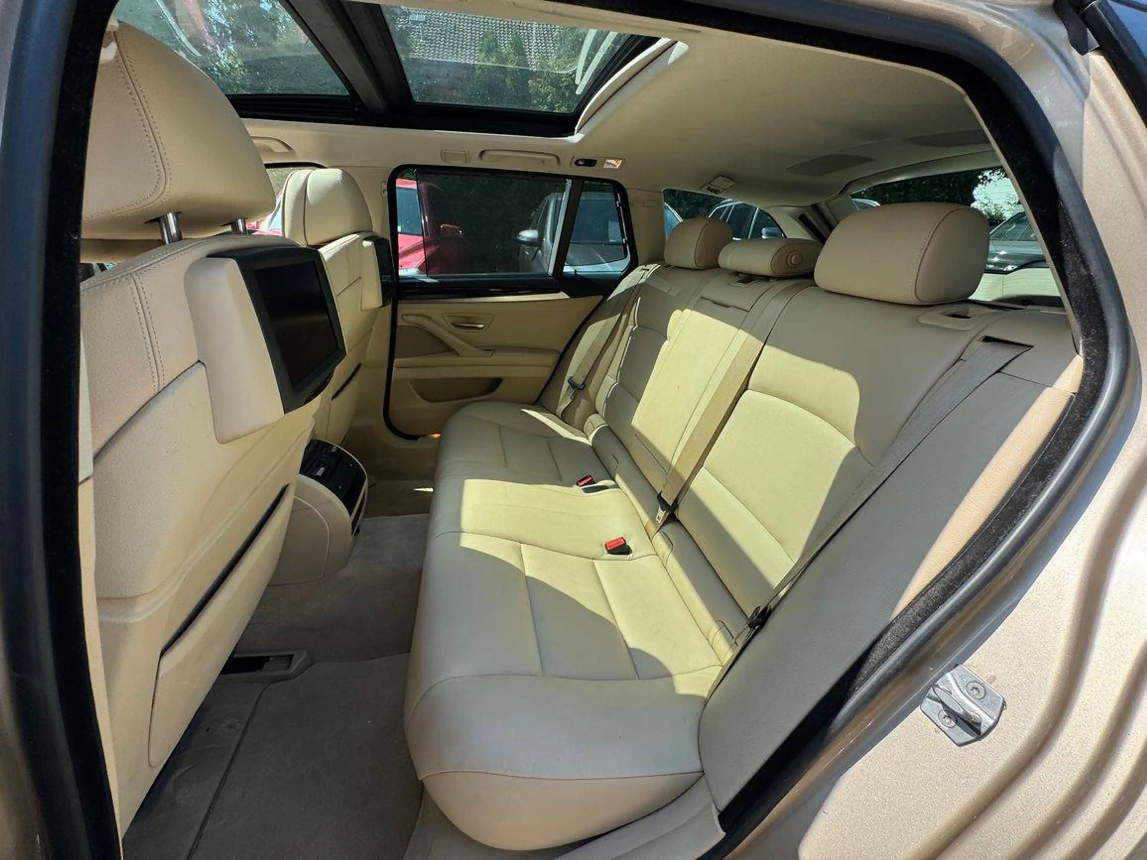 BMW 535 d xDrive-Top Extras-Historie-außergewöhnliche Ausstattung — photo 15