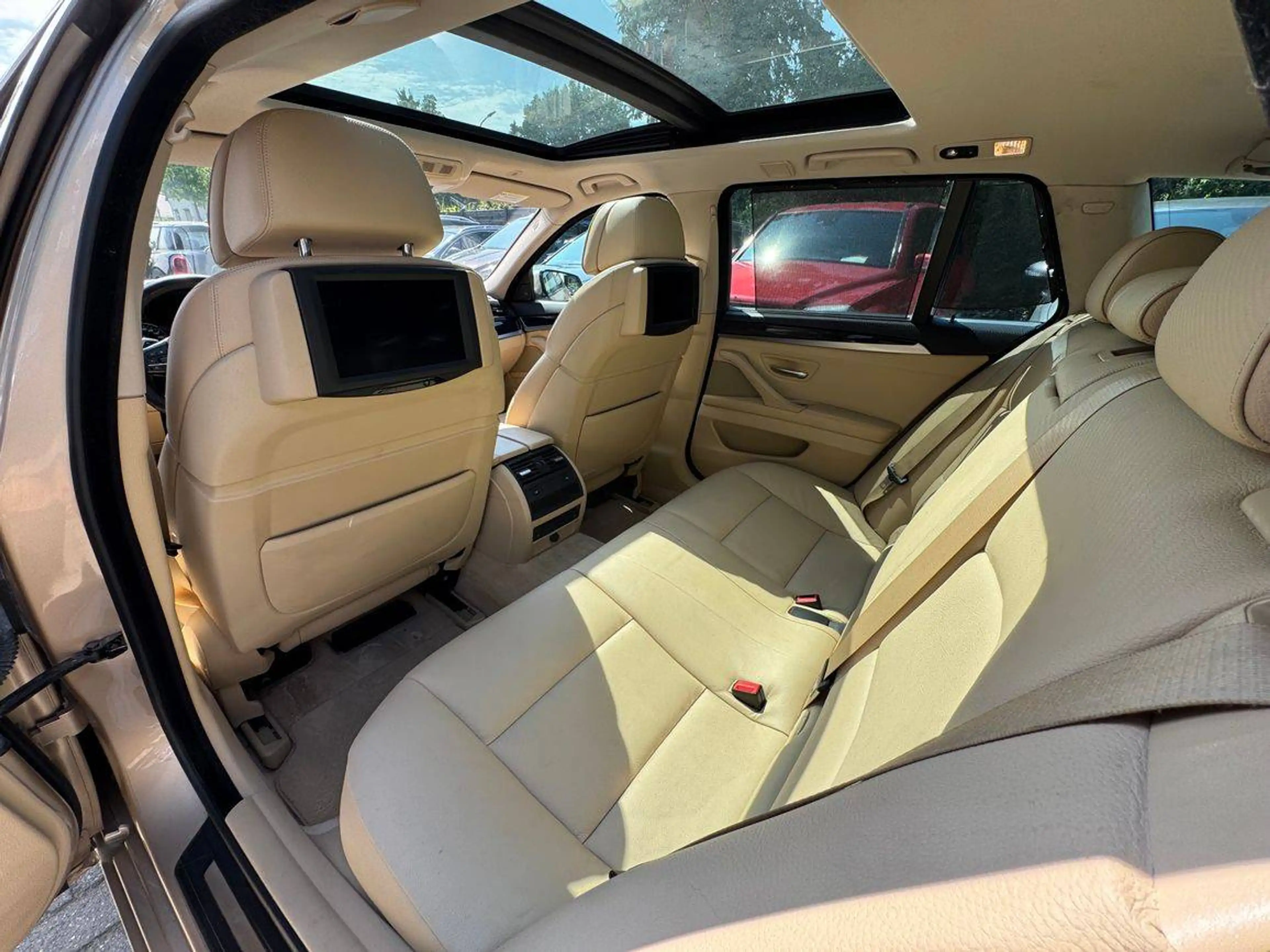 BMW 535 d xDrive-Top Extras-Historie-außergewöhnliche Ausstattung — photo 12