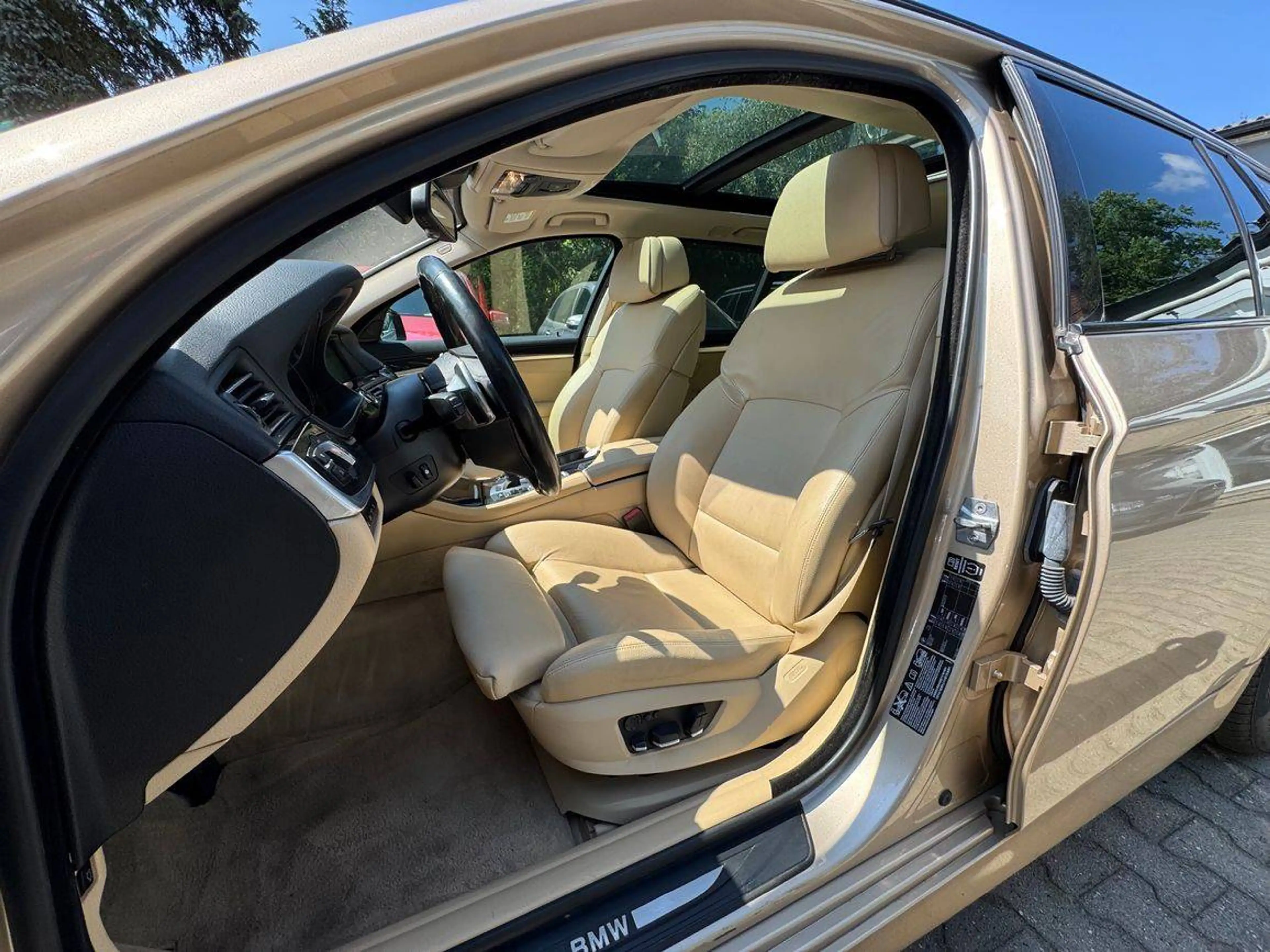 BMW 535 d xDrive-Top Extras-Historie-außergewöhnliche Ausstattung — photo 10