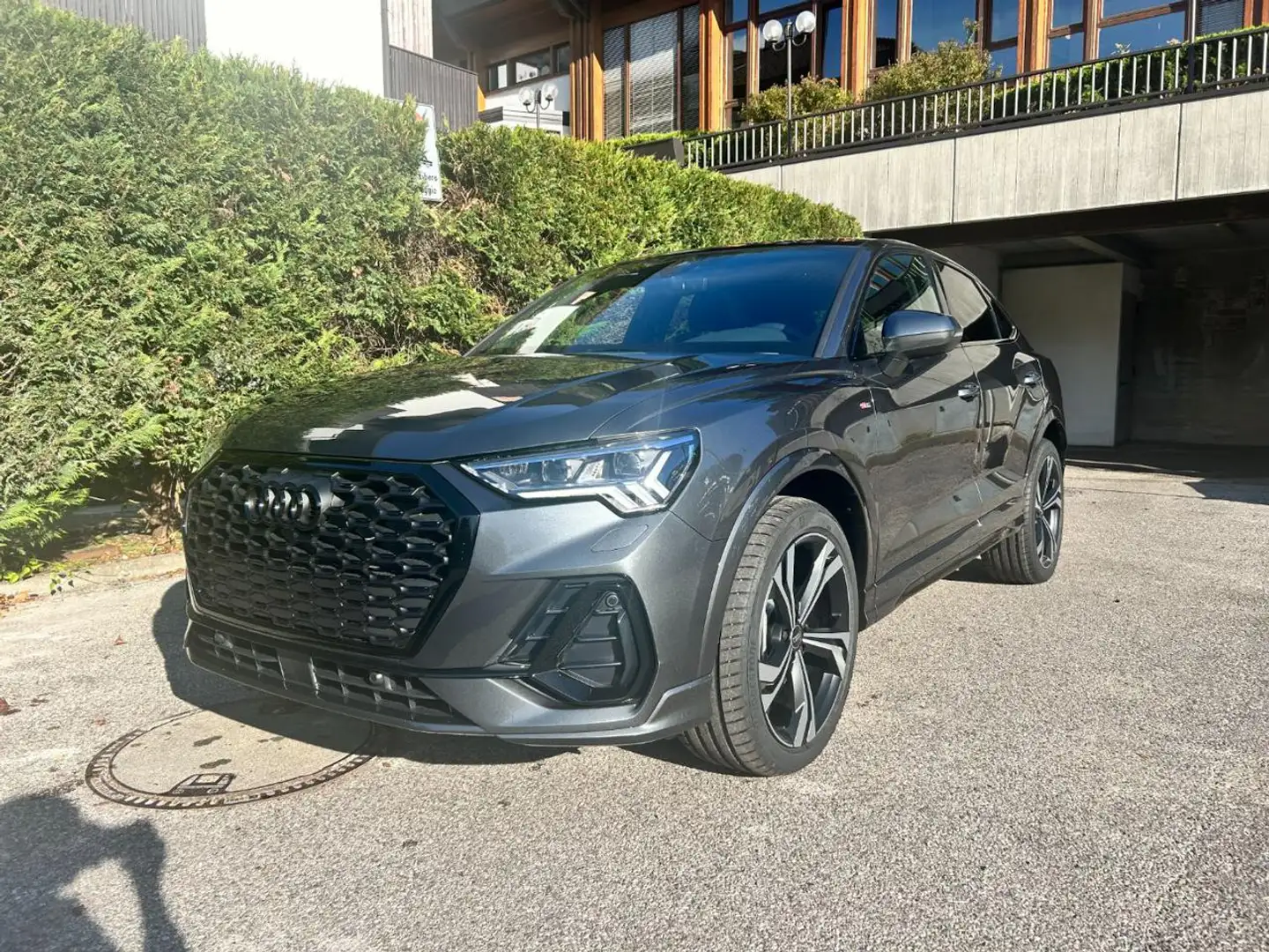 Audi Q3 SPB 40 TDI quattro S tronic S line edition Grijs - 1