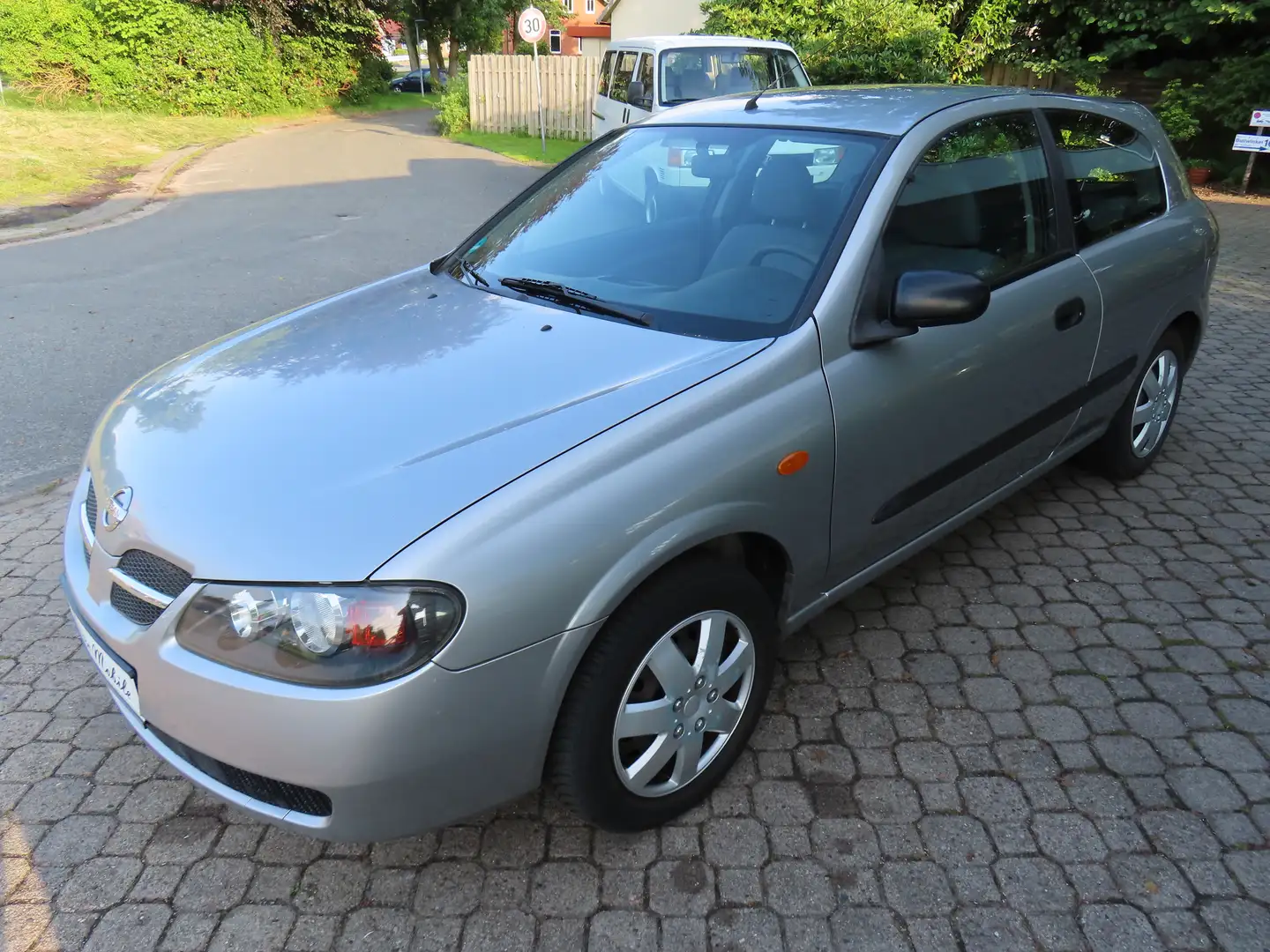 Nissan Almera 1.5 Visia *nur 75 TKM*1.Hand*HU neu*Klima*GJ-Rfn.* Argent - 2