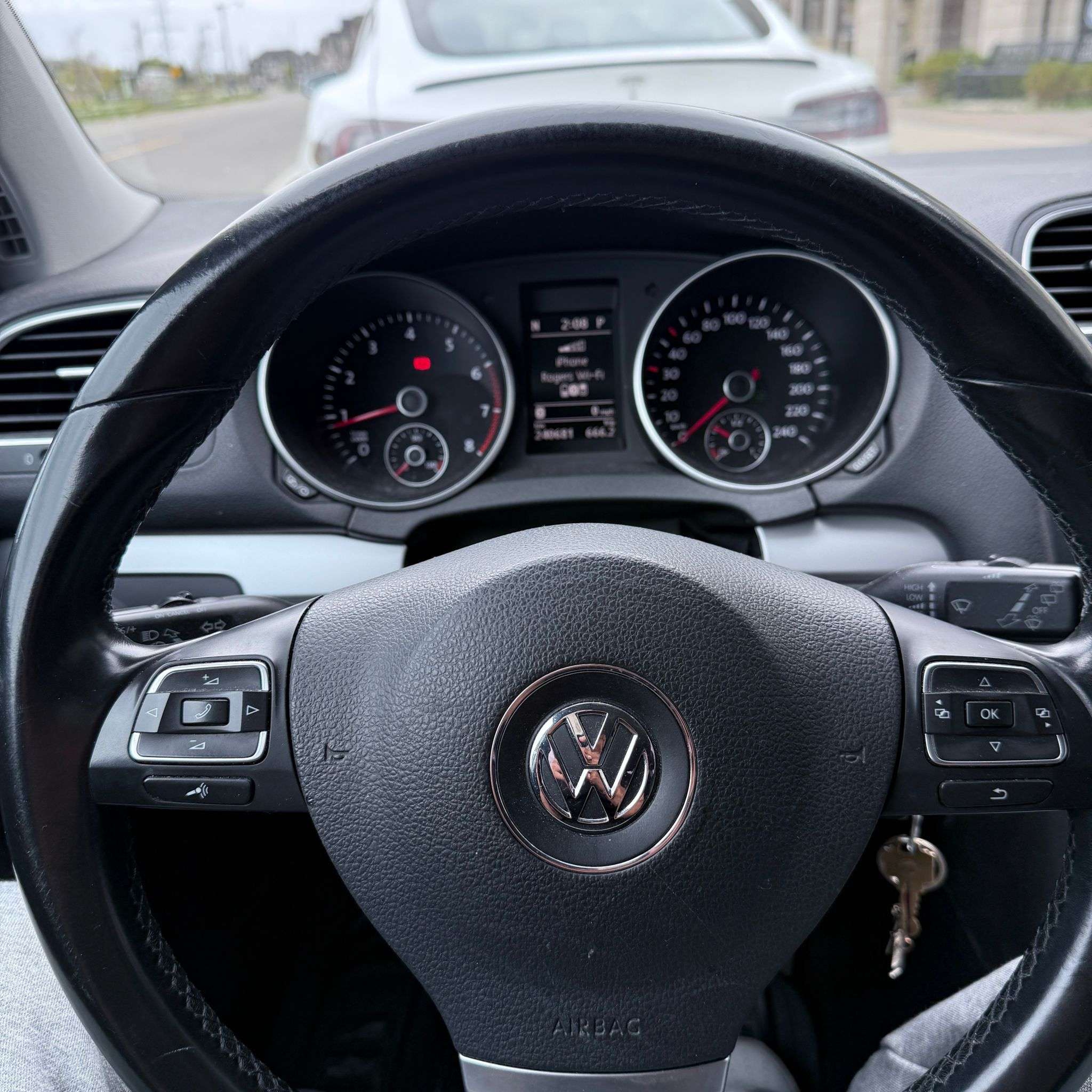 2013 Volkswagen Golf Wolfsburg Edition alt 2
