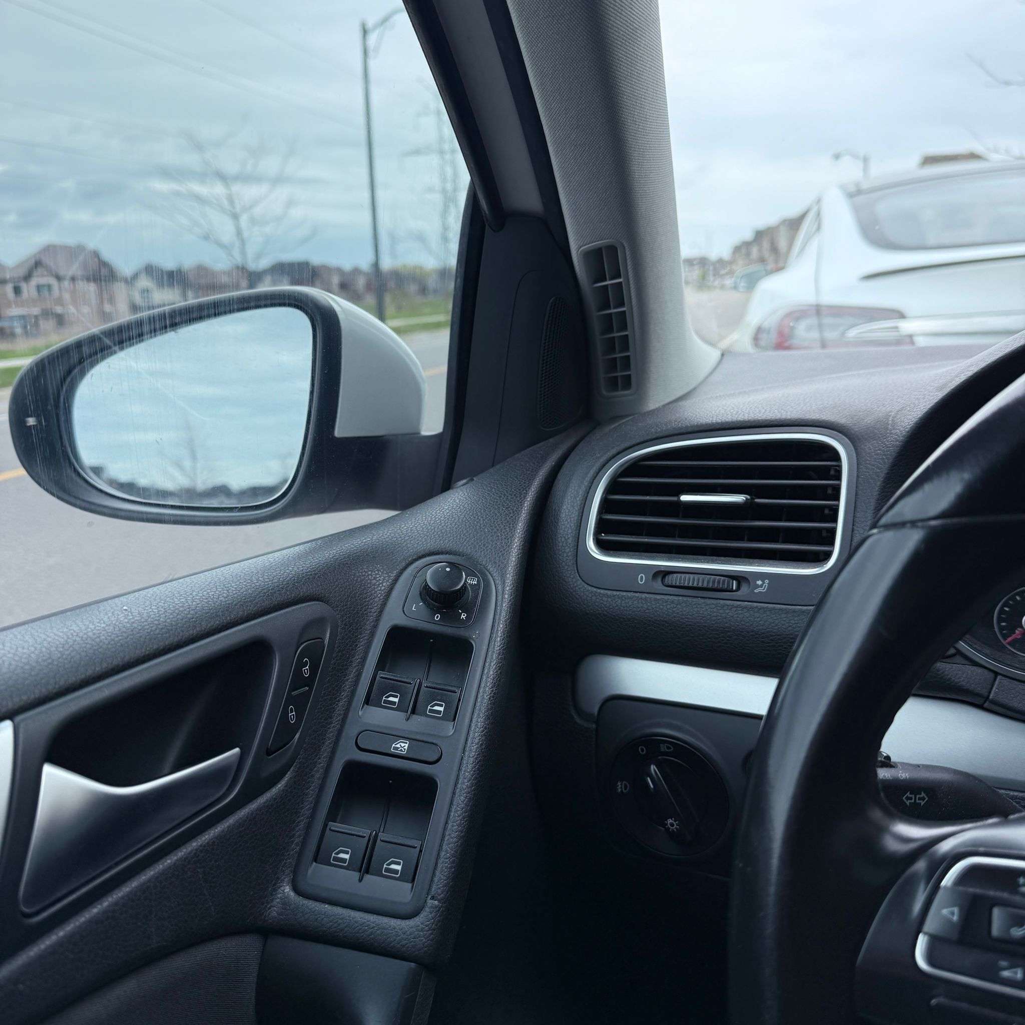 2013 Volkswagen Golf Wolfsburg Edition thumb 8