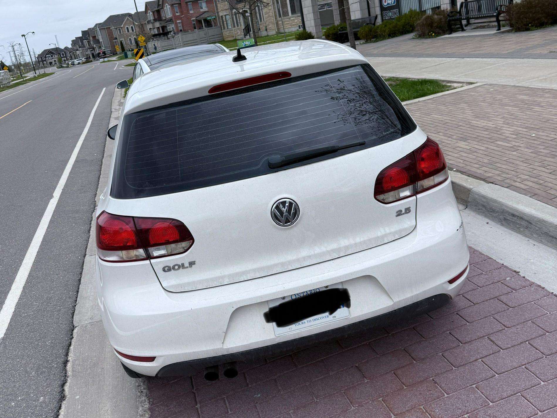 2013 Volkswagen Golf Wolfsburg Edition alt 5