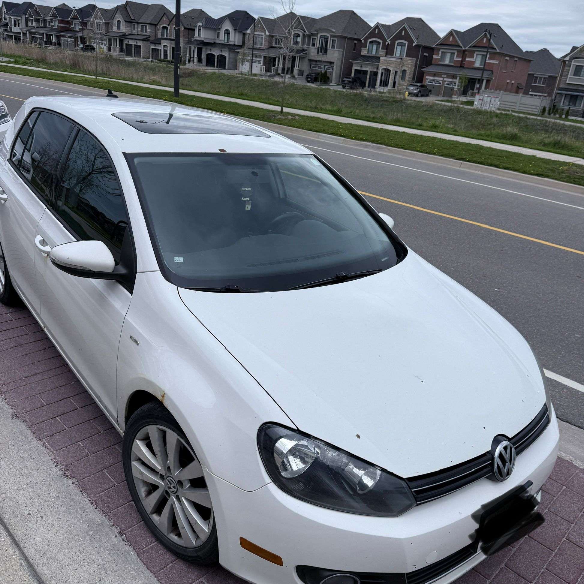 2013 Volkswagen Golf Wolfsburg Edition thumb 7