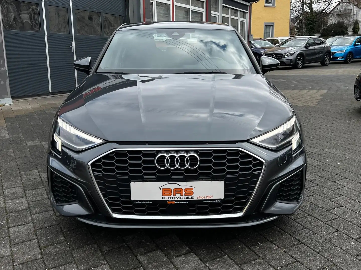 Audi A3 Limo 35 TFSI S line*LED*NAVI*AHK*RS SITZE* Šedá - 2