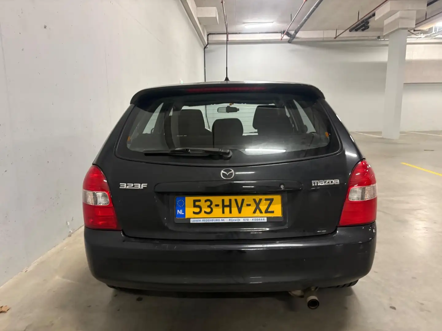 Mazda 323 Fastbreak 1.6i Exclusive 5drs. Airco APK 2026 Schwarz - 2