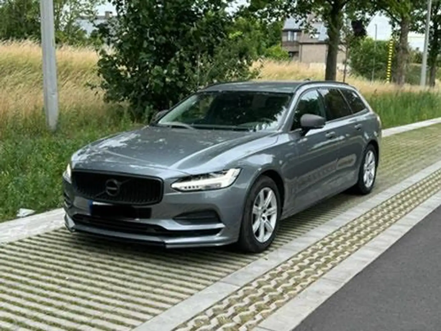 Volvo V90 V90 D3 Momentum Grijs - 2