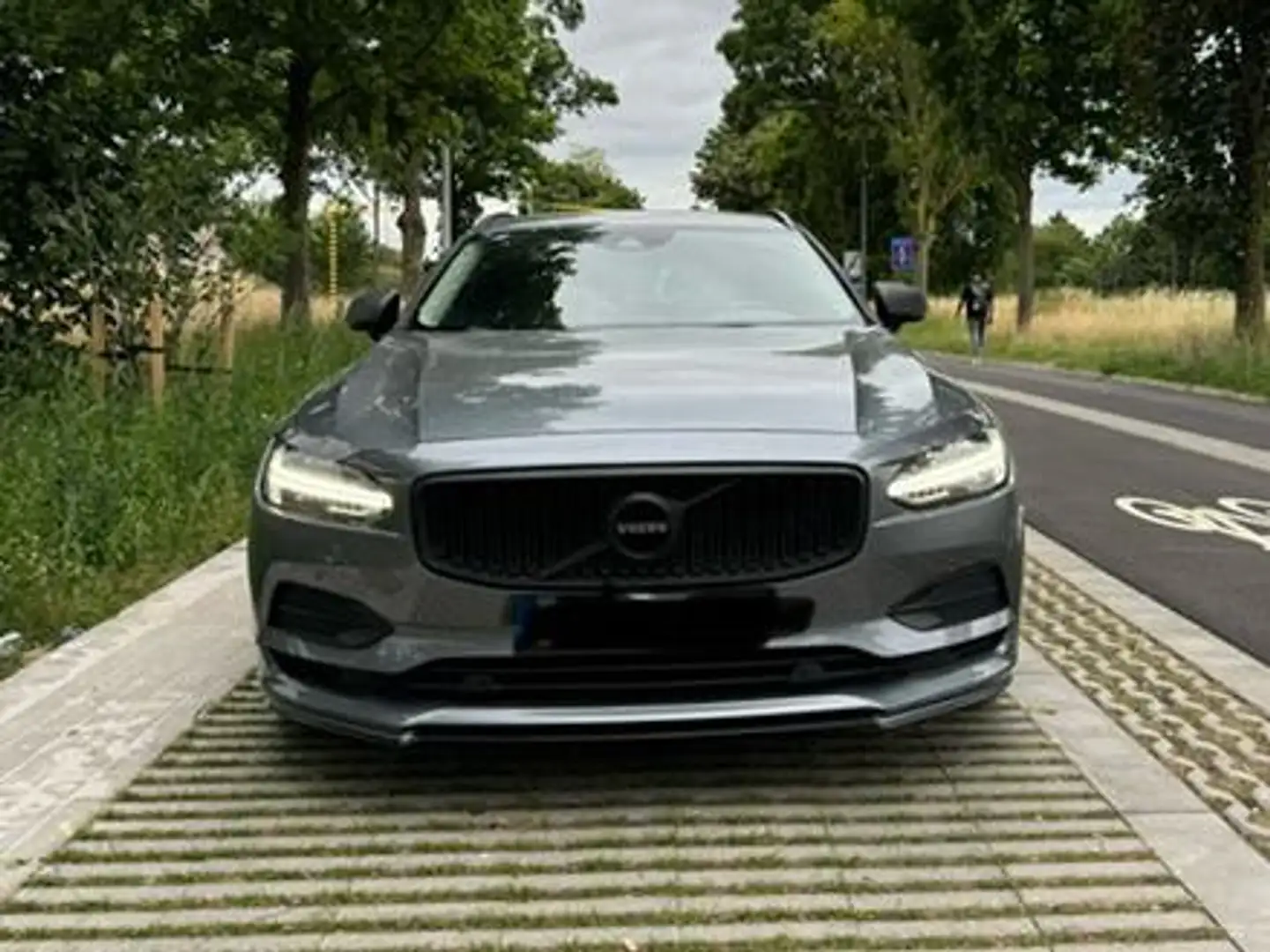 Volvo V90 V90 D3 Momentum Grijs - 1