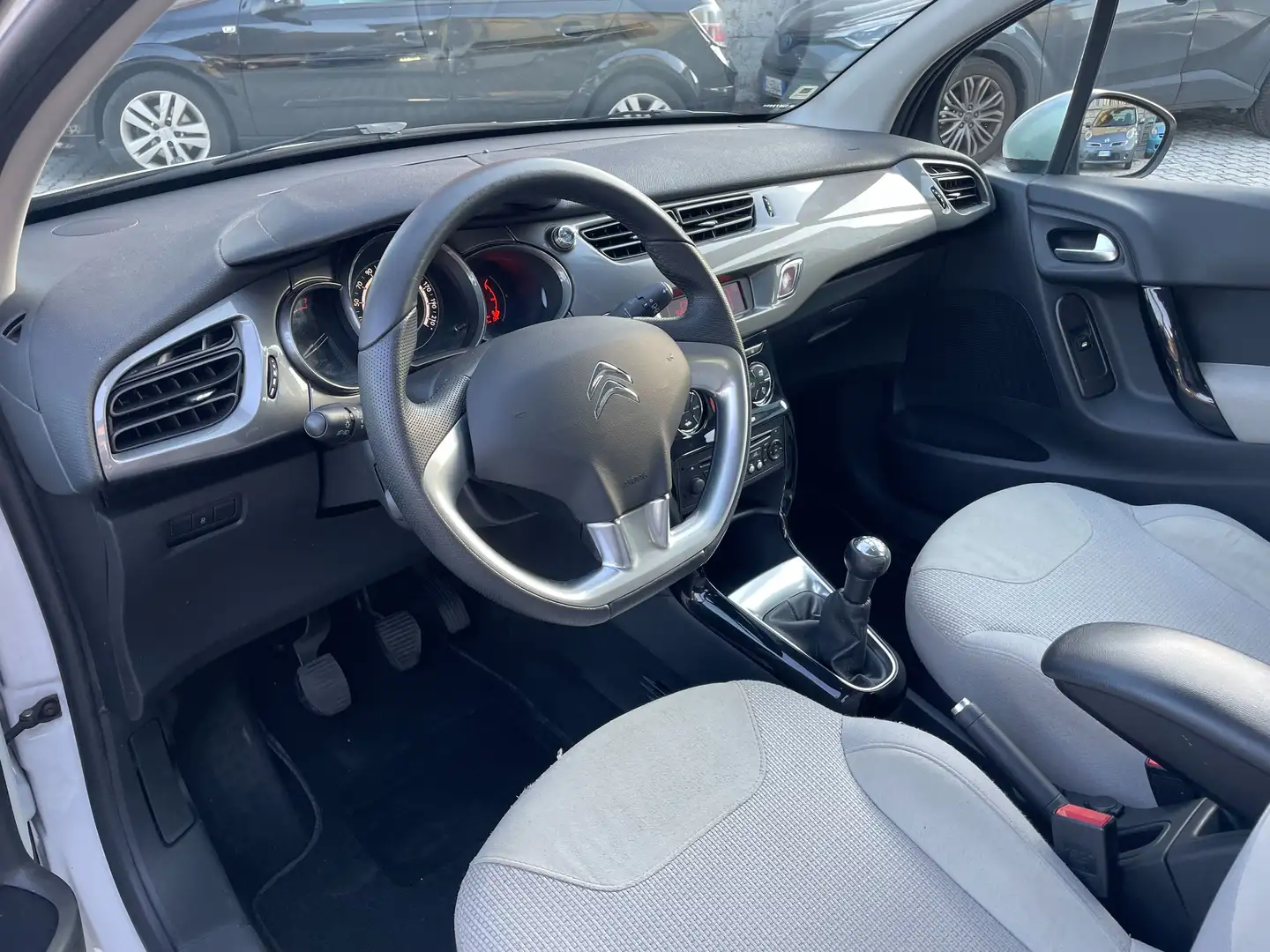 Citroen C3 C1.2 (vti) Exclusive 82cv PERLA+LED+VIVAVOCE+PDC Weiß - 2