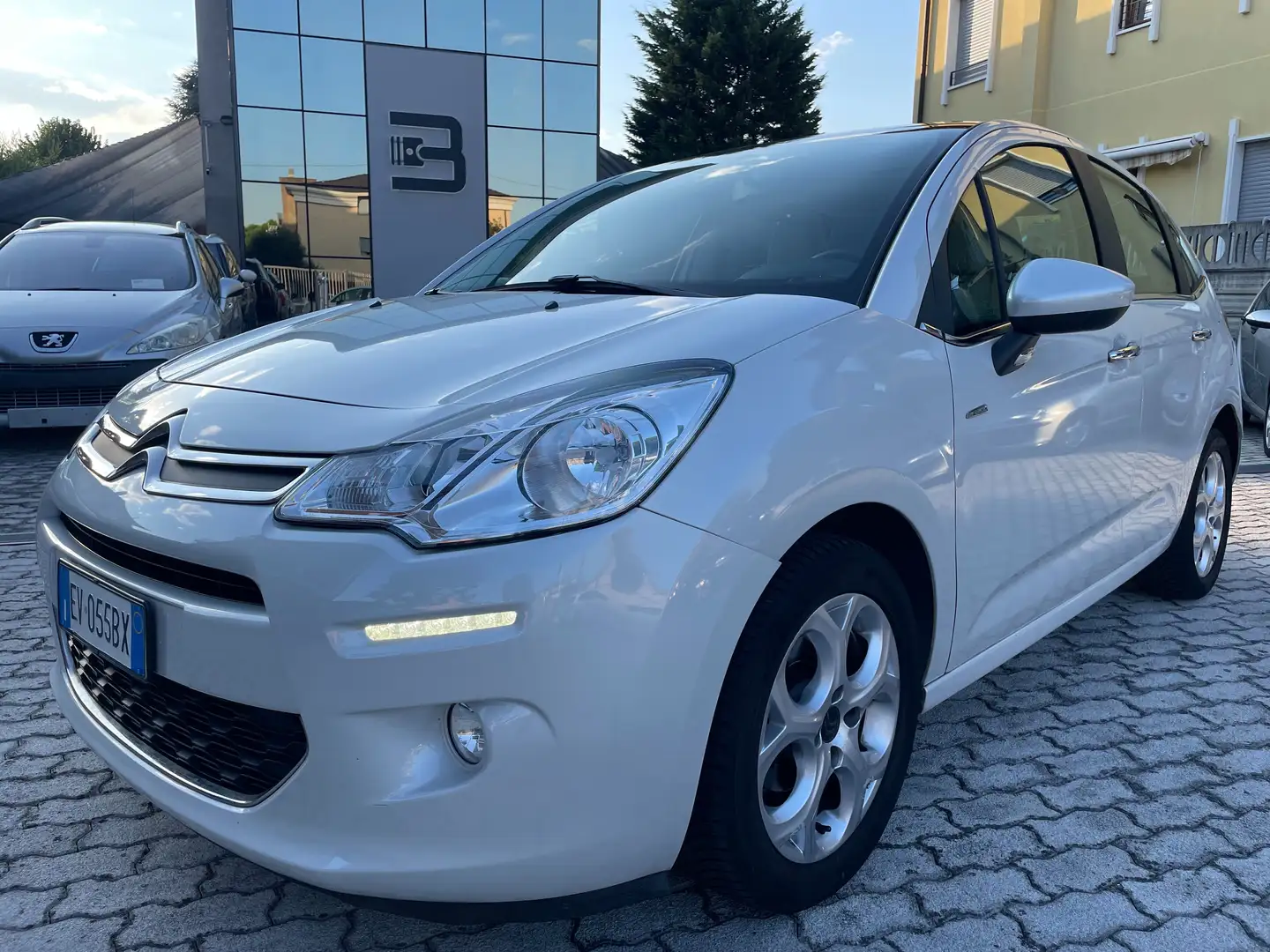 Citroen C3 C1.2 (vti) Exclusive 82cv PERLA+LED+VIVAVOCE+PDC Weiß - 1