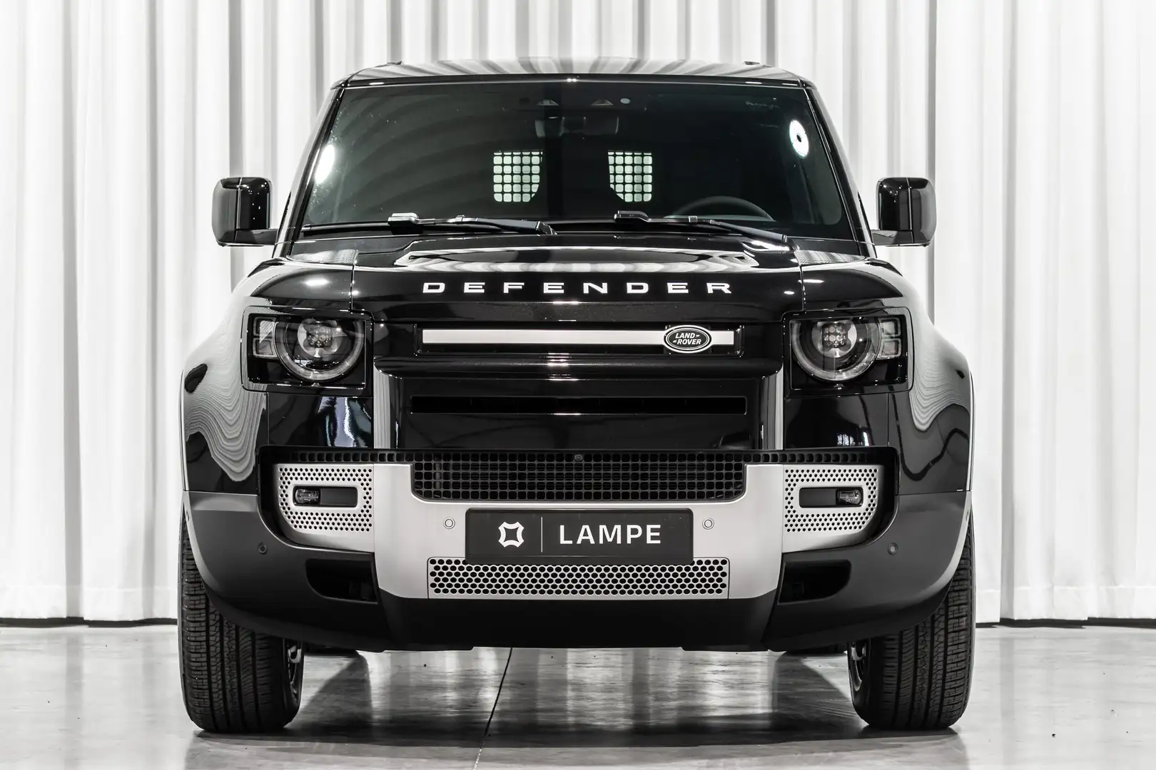 Land Rover Defender 110 D250 S Hard Top Lichte Vracht 3-Zit Meridian Zwart - 2