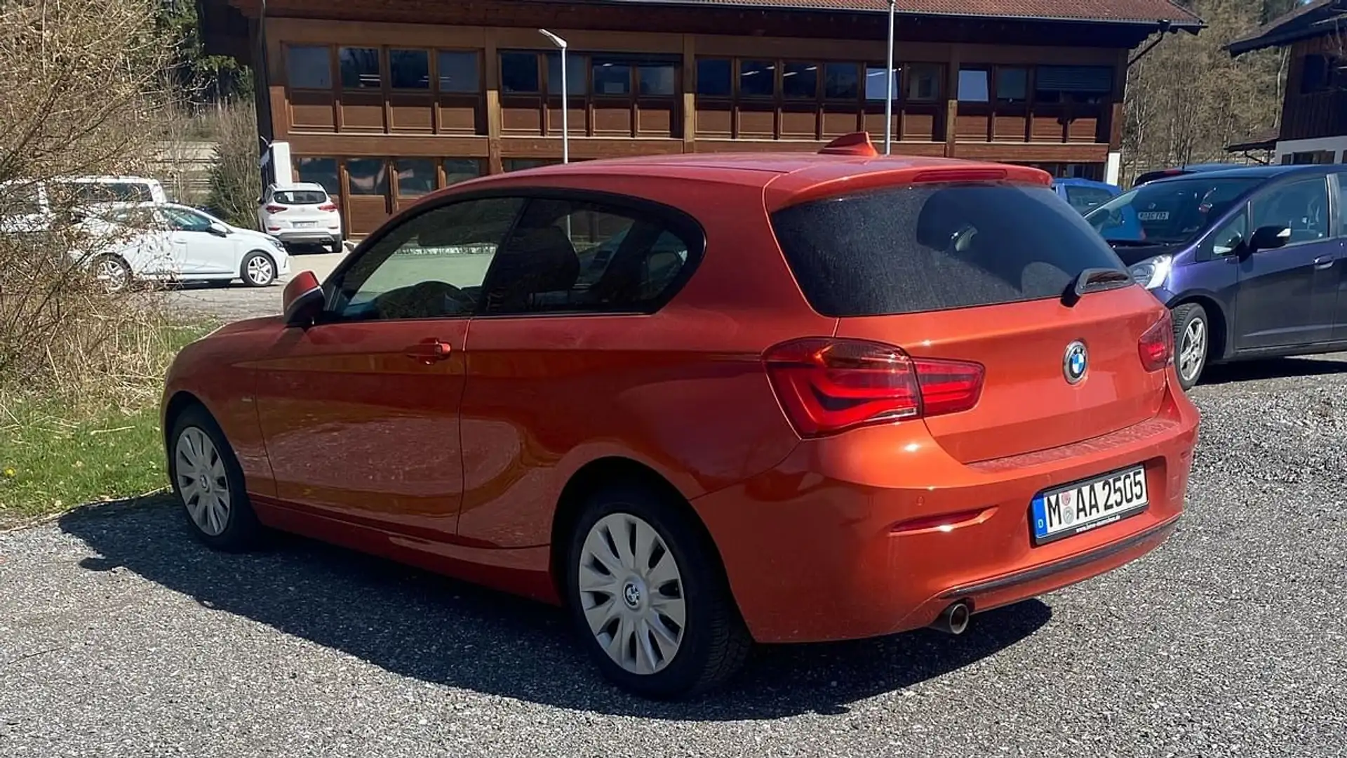 BMW 116 1er Diesel (3-Türer) 116d Aut. Sport Line Оранжевий - 1