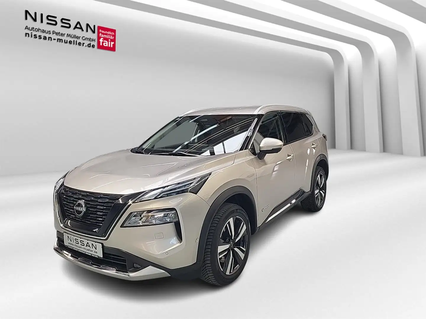 Nissan X-Trail 1.5 VC-T e-POWER 204PS 4x2 Tekna 5 Sitze Silber - 1