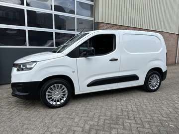 1.2 Benzine Automaat Airco,Cruise,Navi,Pdc 3 perso