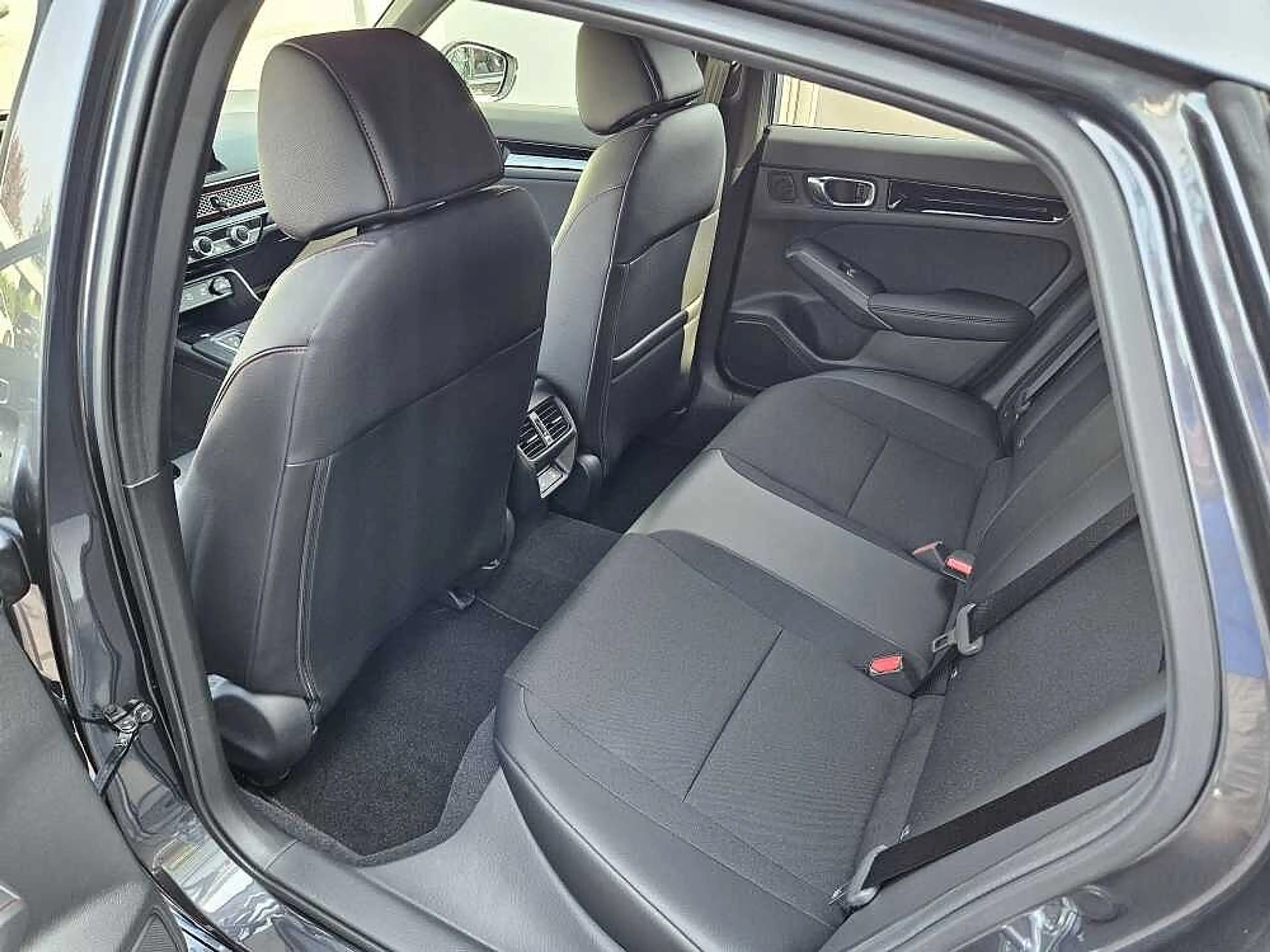 Honda Civic e:HEV 2.0 i-MMD Hybrid Sport — photo 6
