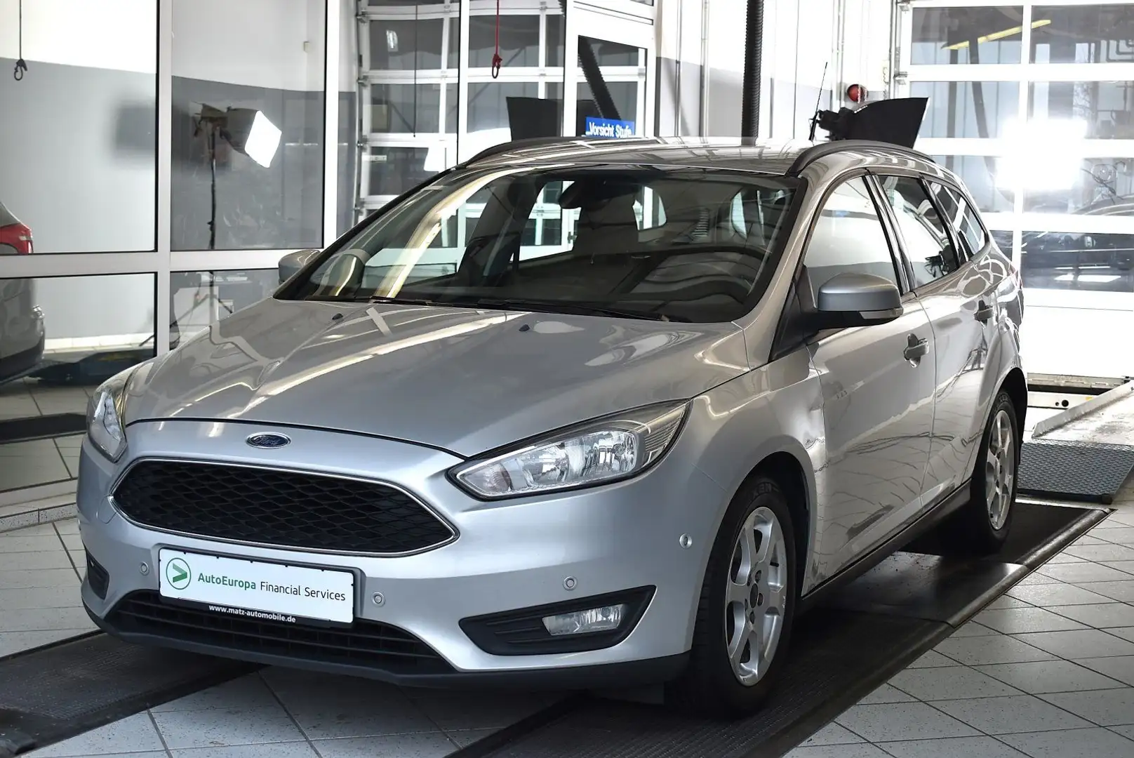 Ford Focus 1.5TDCi Trend ECOnetic PDC*Navi*SHZ Silber - 1