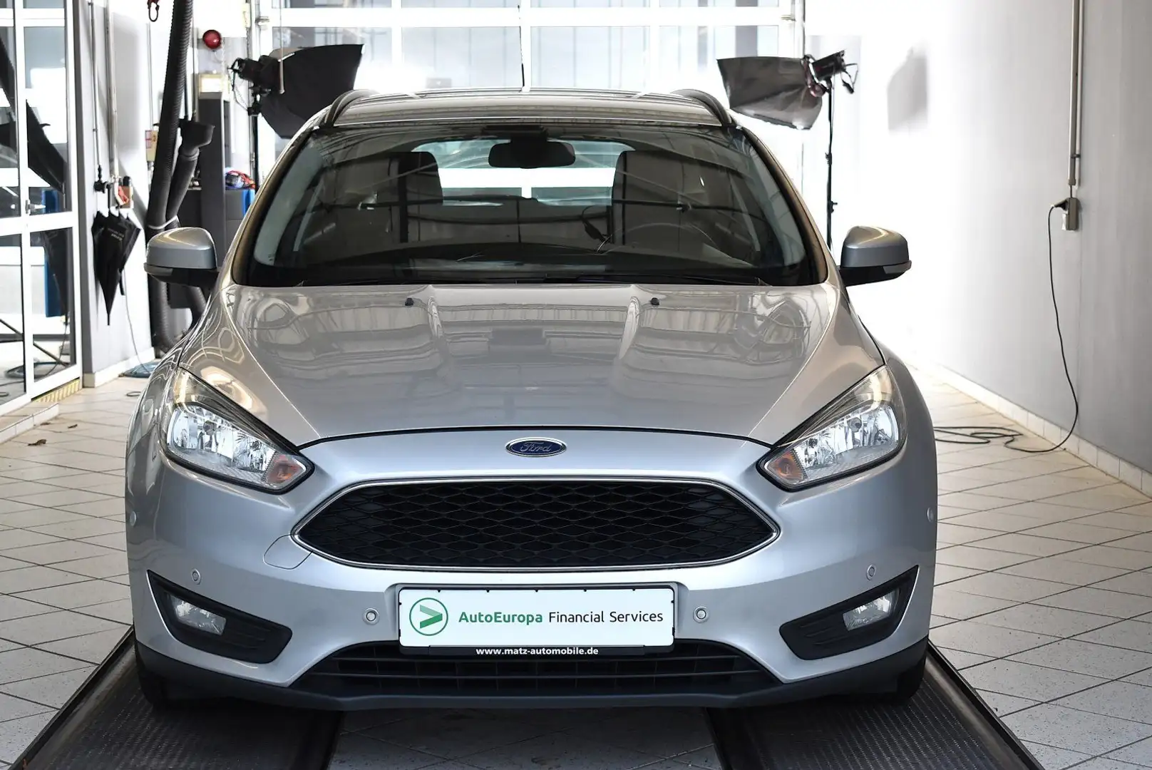 Ford Focus 1.5TDCi Trend ECOnetic PDC*Navi*SHZ Silber - 2