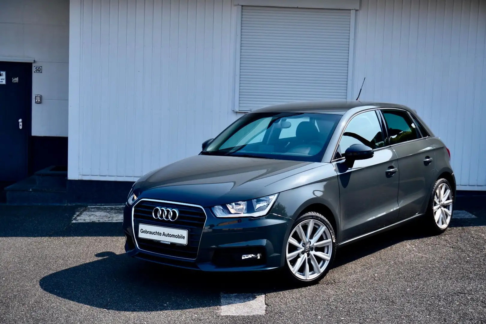 Audi A1 Sportback Inspektion TÜV Reifen Frontsch.neu Gris - 1