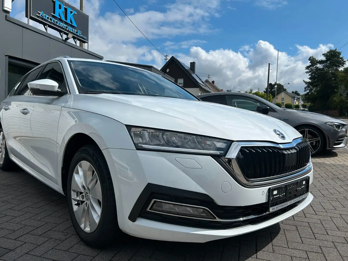 Skoda Octavia Combi Ambition Hybrid Weiß - 1