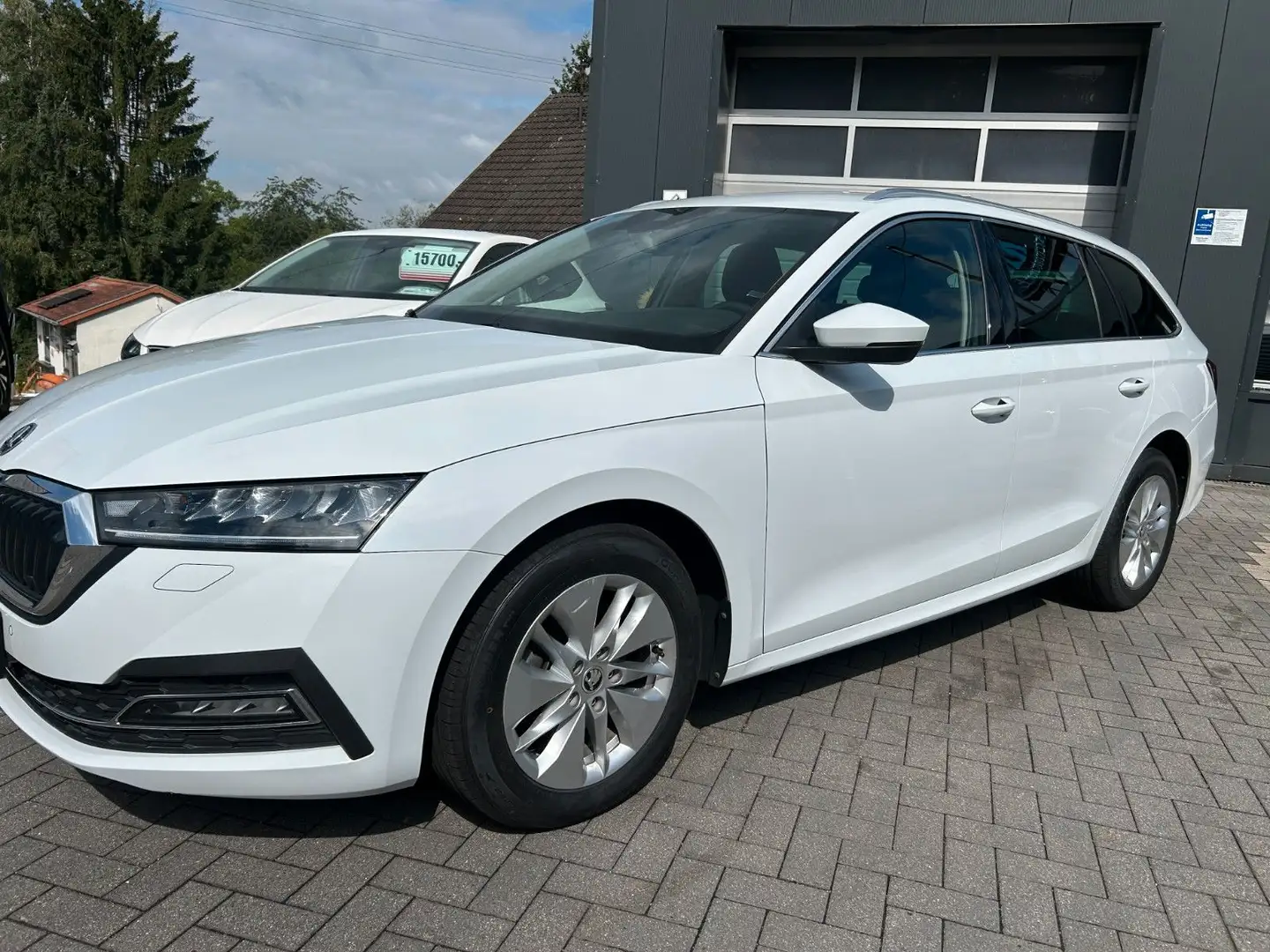 Skoda Octavia Combi Ambition Hybrid Weiß - 2