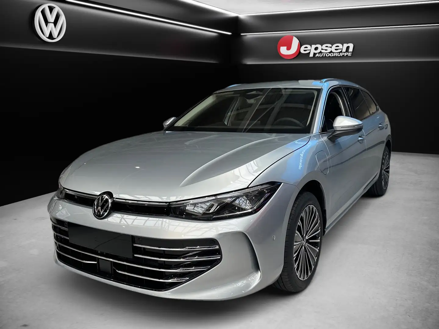 Volkswagen Passat Elegance Hybrid DSG Silber - 2