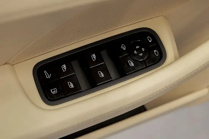 Porsche Panamera 4 E-Hybrid 2018, foto 22