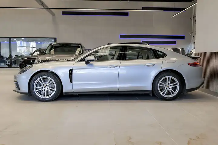 Porsche Panamera 4 E-Hybrid 2018, foto 17