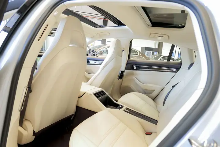Porsche Panamera 4 E-Hybrid 2018, foto 14