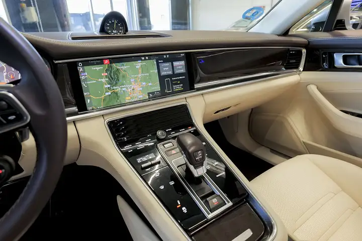 Porsche Panamera 4 E-Hybrid 2018, foto 29