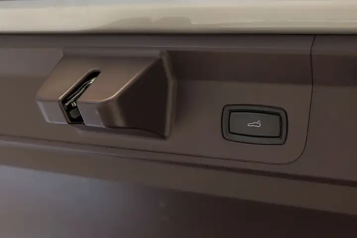 Porsche Panamera 4 E-Hybrid 2018, foto 35