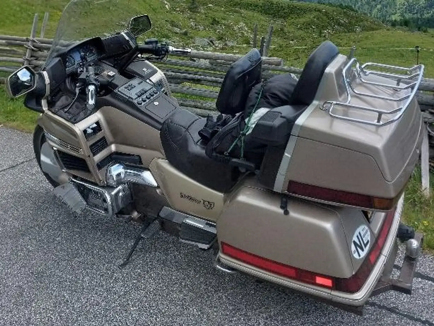 Honda Gold Wing GL 1500 Золотий - 1