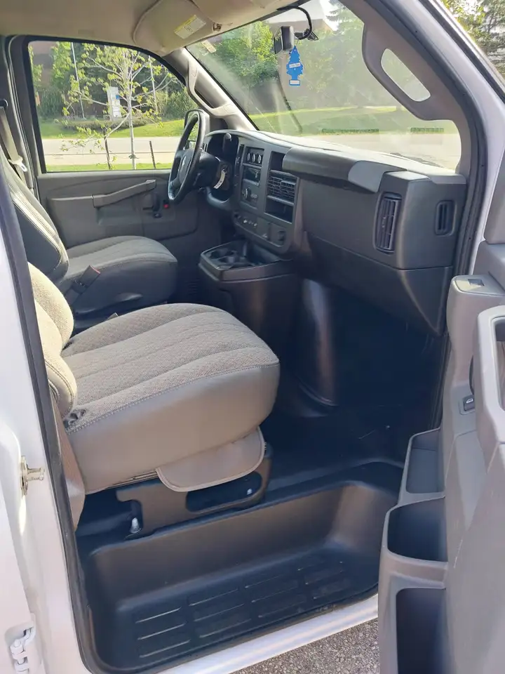 Chevrolet Express 2500 снимка Chevrolet Express 2500