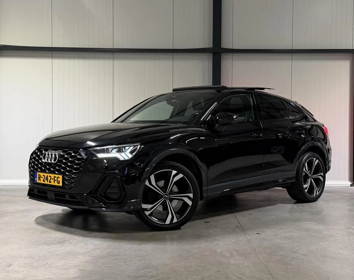 Audi Q3 Sportback 35 TFSI S-line Pano Virtual Black Optic Schwarz - 1